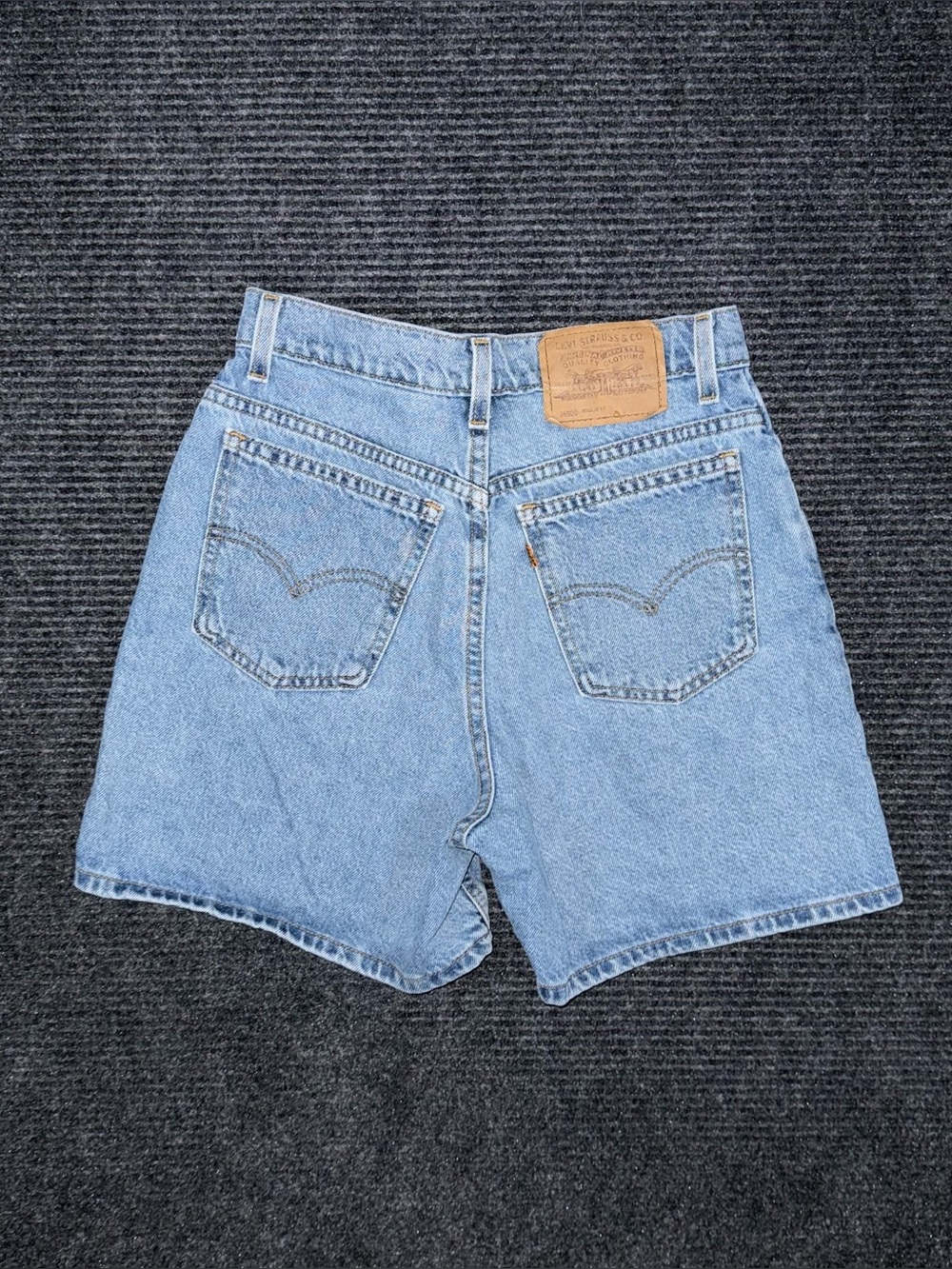 Vintage 90s Levi’s 920 Regular Fit Denim Shorts Women’s 6 / 26 USA Made Jorts